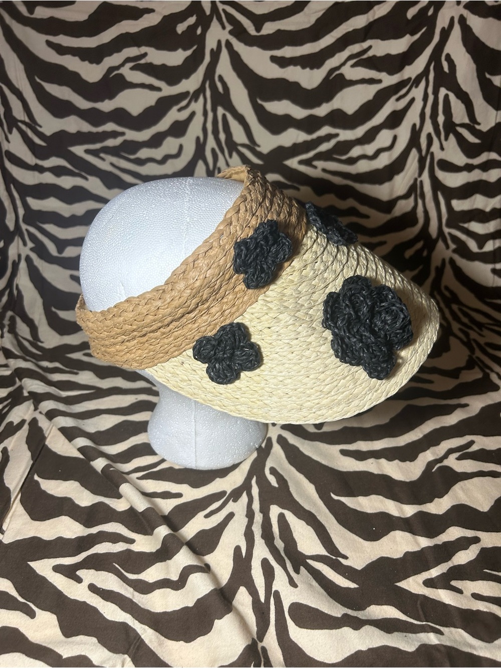 Straw style Sun Visor with straw Crocheted Flowers - Picture 2 of 4